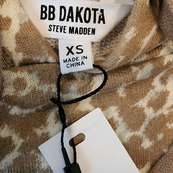 NWT Revolve BB Dakota Steve Madden Sittin' Kitty Hoodie in Camel. Linen blend. - Picture 3 of 14